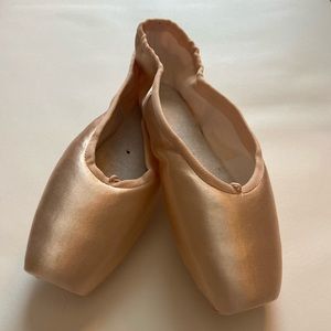 Grishko “Nova Flex” pointe shoe